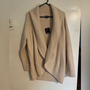 Eddie Bauer Medium sweater surreal soft cream color